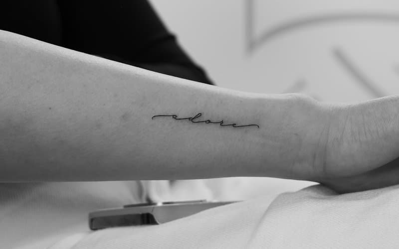 Schriftzug Tattoo München: Warum der Font nicht ausreicht — und wann ich es mache
