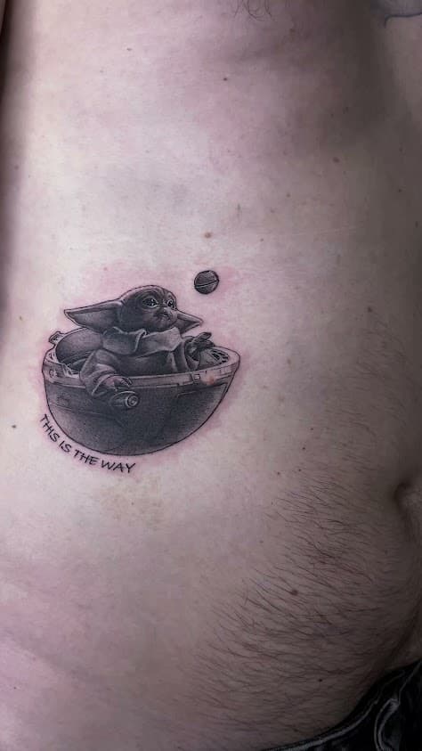 Baby Yoda Tattoo München — Iren Realismus