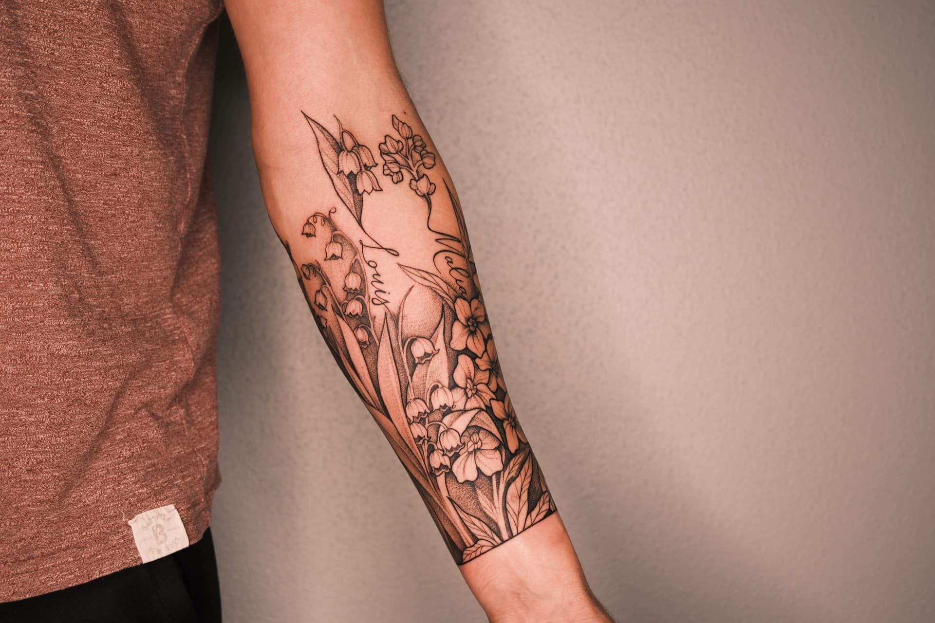 Fineline Maiglöckchen Tattoo München — KishaTattoo Fine Line
