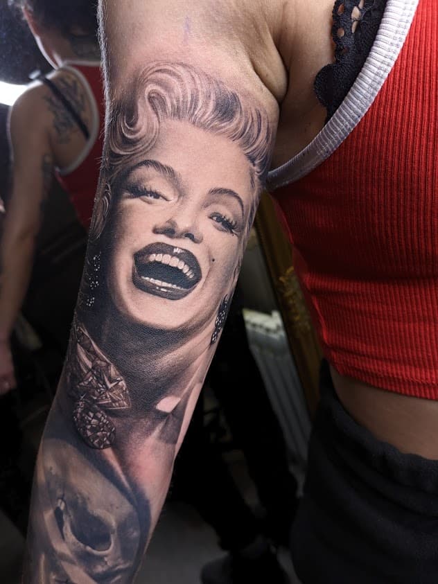 Marilyn Monroe Portrait Tattoo München — Iren Realismus