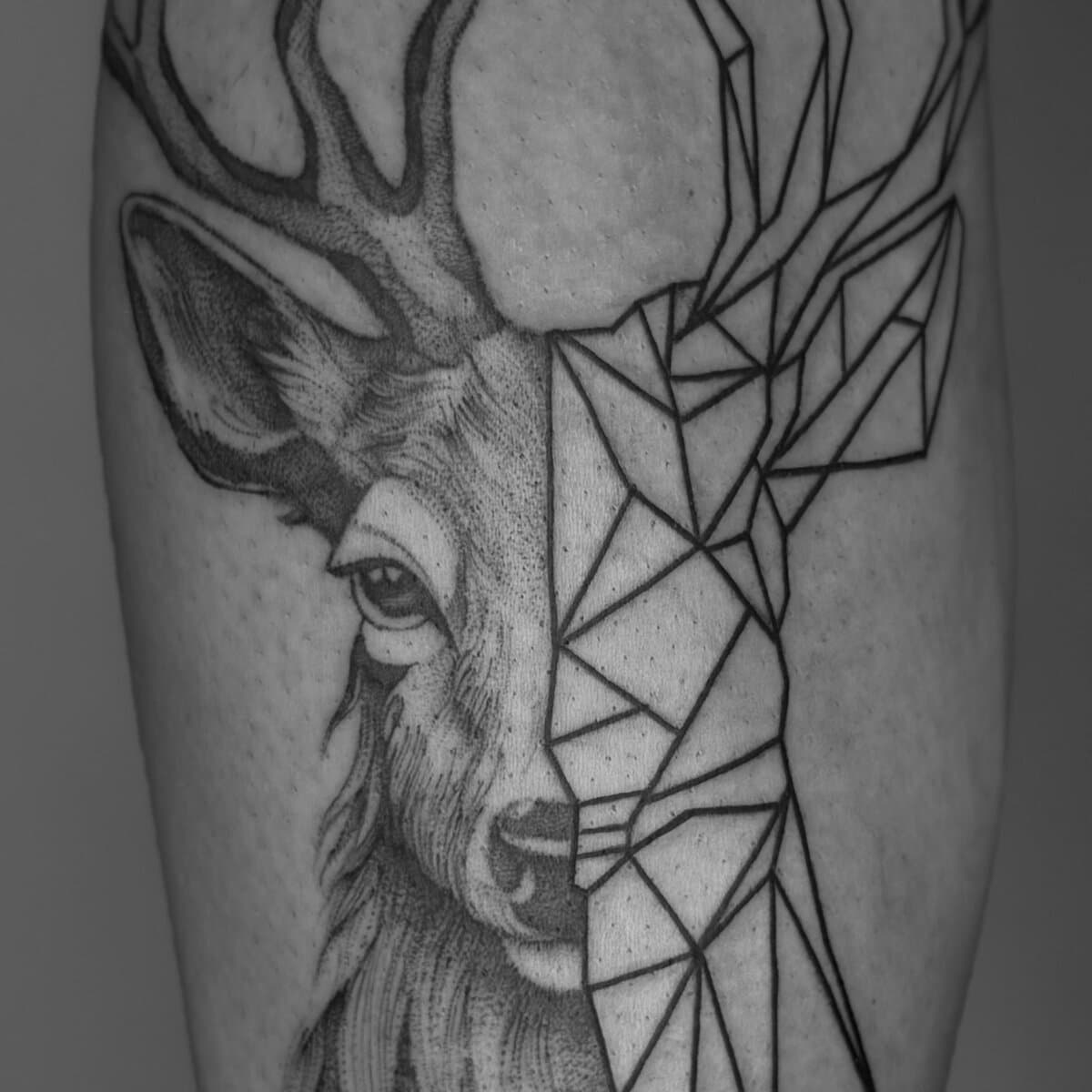 Geometrische Tattoos München: Warum Symmetrie auf der Haut schwerer ist, als sie aussieht